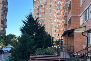 Фото №1: 1-комнатная квартира 45 м² - Краснодар, мкр. Юбилейный, ул. 70-летия Октября, 1/2