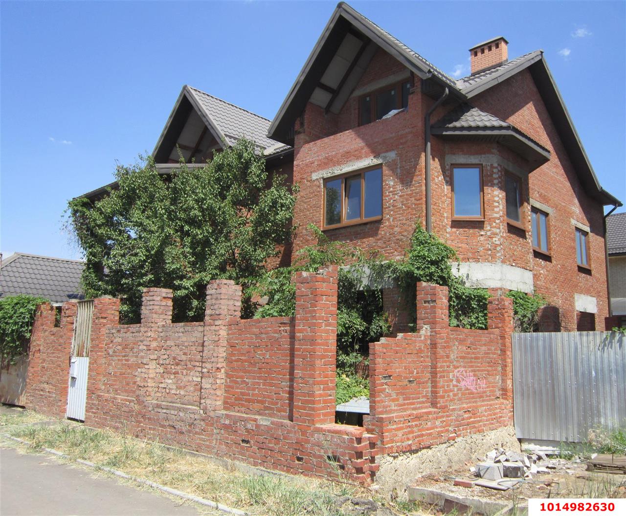 Фото №2: Дом 359 м² + 4 сот. - Краснодар, Прикубанский внутригородской округ, мкр. Плодородный-2, ул. Исакиевская, 18