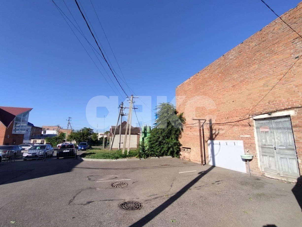 Фото №3: Коммерция 108 м² - Кореновск, 2-й квартал, ул. Розы Люксембург, 24А