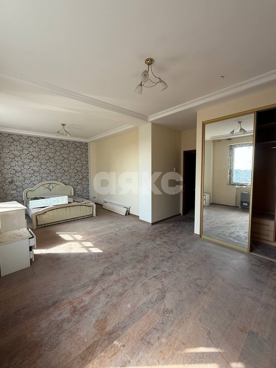 Фото №2: 3-комнатная квартира <span class="whitespace-nowrap">195 м²</span>, <span class="whitespace-nowrap">7/9 эт.</span> - Мариуполь, р. Жовтневый, пр-кт Строителей, 108А