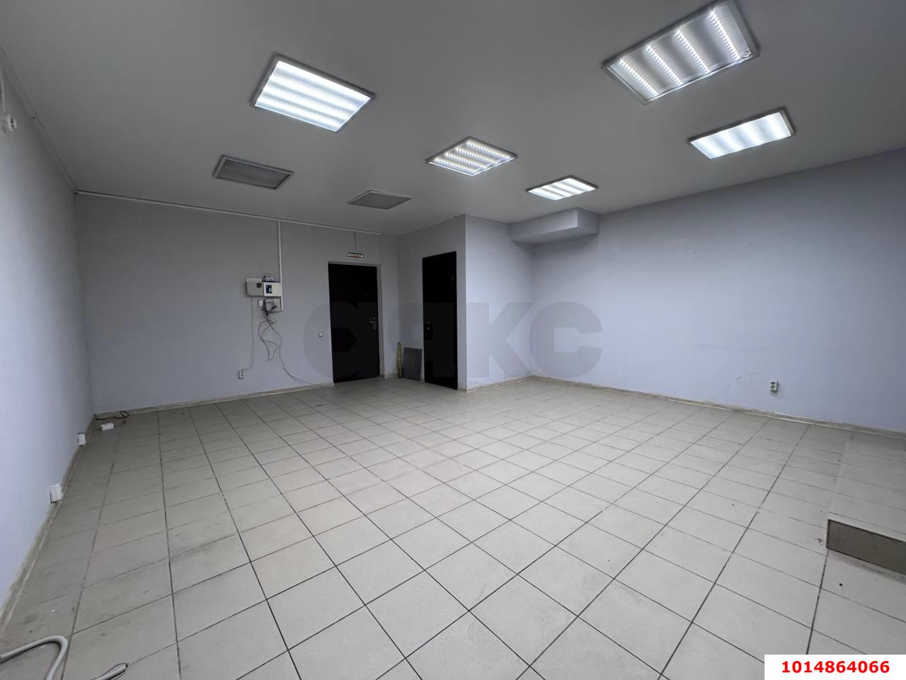 Фото №3: Торговое помещение 39 м² - Краснодар, имени Петра Метальникова, ул. Петра Метальникова, 7