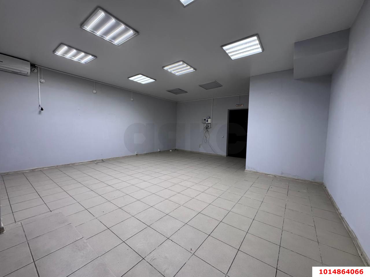 Фото №2: Торговое помещение 39 м² - Краснодар, имени Петра Метальникова, ул. Петра Метальникова, 7