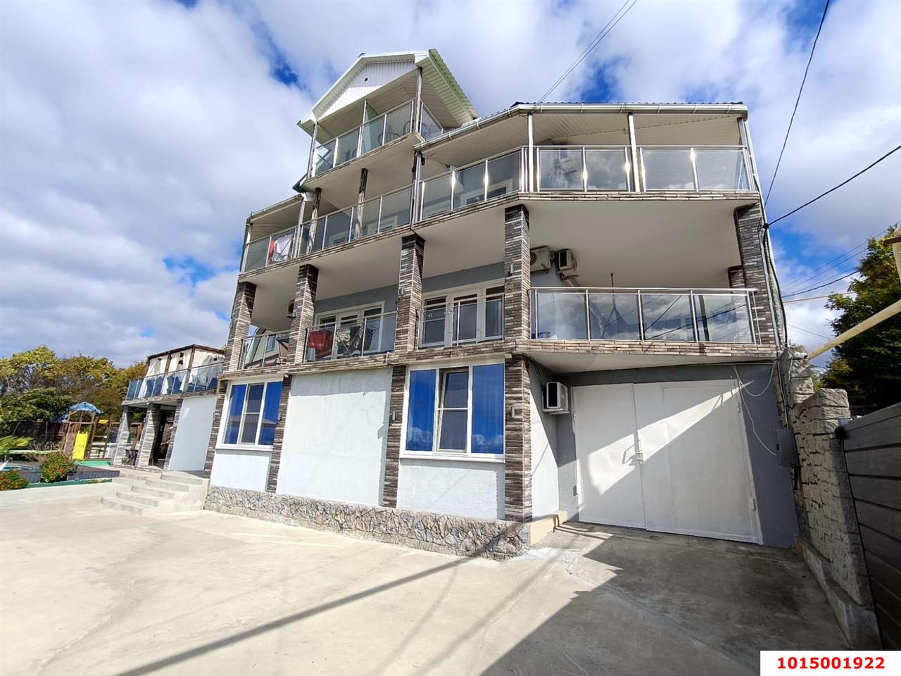 Фото №1: Дом 370 м² + 10 сот. - Туапсе, СНТ Горка, ул. Дачная, 20