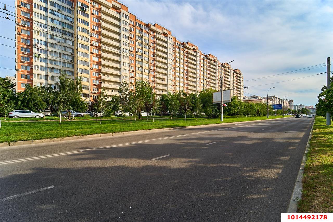 Фото №9: Отдельное здание 1987 м² - Краснодар, Юбилейный, пр-кт Чекистов, 17