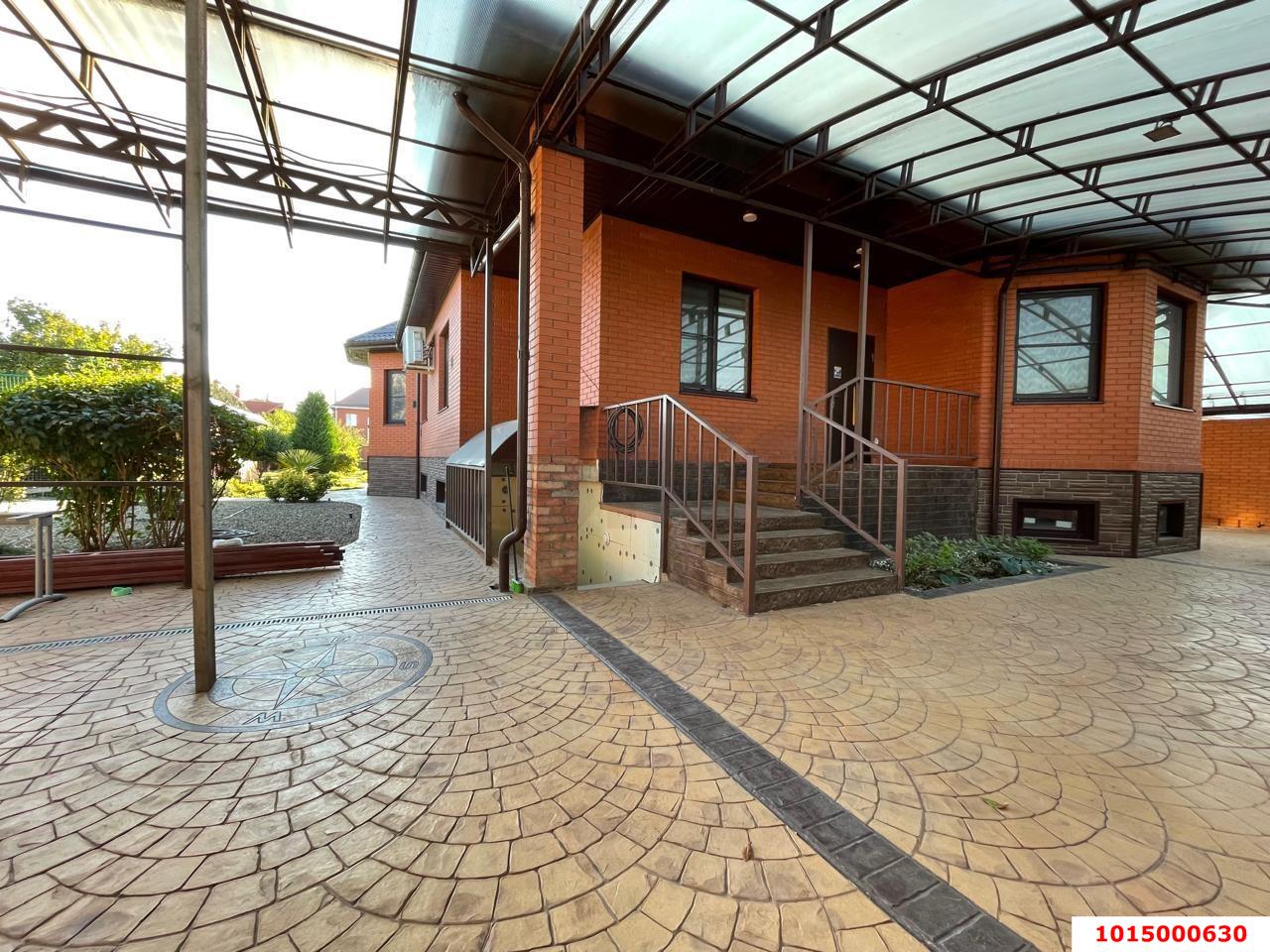 Фото №1: Дом 301 м² + 12 сот. - Знаменский, Карасунский внутригородской округ, ул. Трактовая, 4