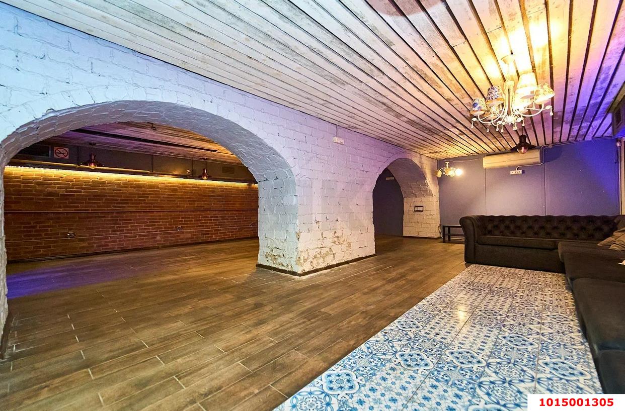 Фото №7: Торговое помещение 200 м² - Краснодар, Центральный, ул. Красноармейская, 81