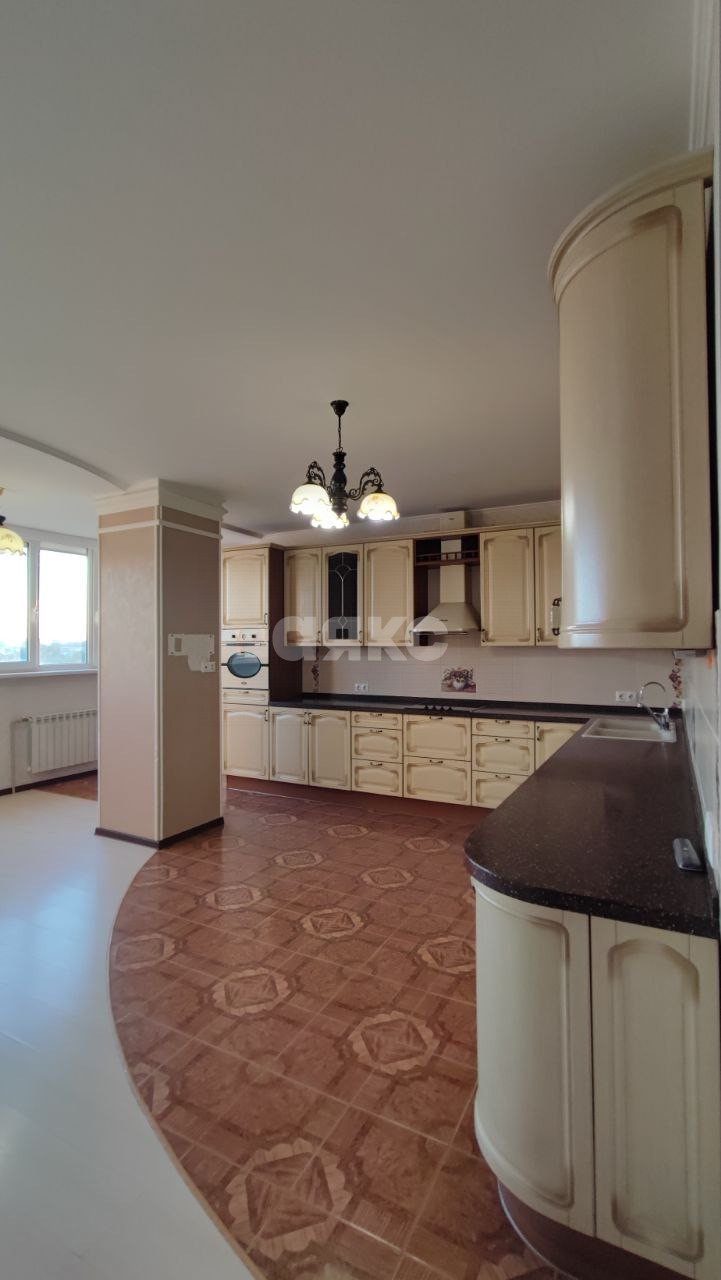 Фото №4: 4-комнатная квартира 121 м² - Волгоград, Центральный, ул. 7-й Гвардейской, 12А