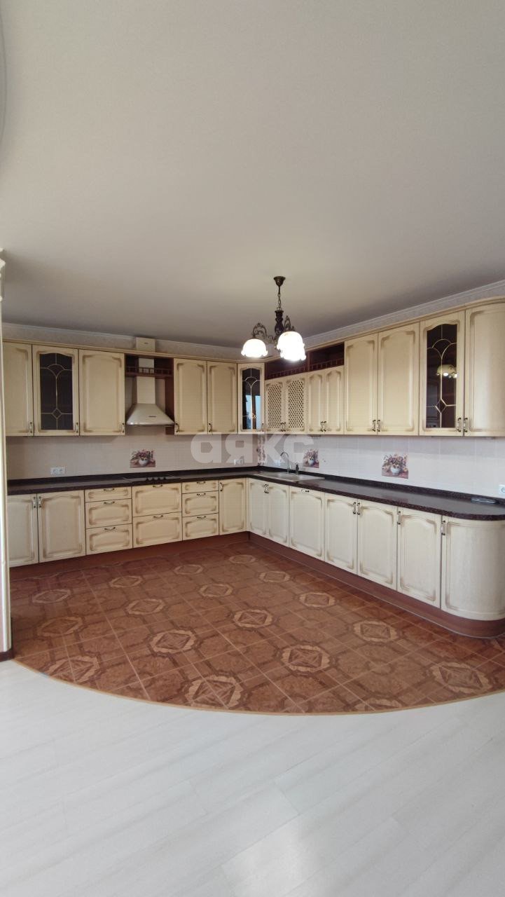 Фото №5: 4-комнатная квартира 121 м² - Волгоград, Центральный, ул. 7-й Гвардейской, 12А