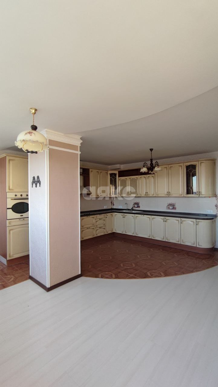 Фото №3: 4-комнатная квартира 121 м² - Волгоград, Центральный, ул. 7-й Гвардейской, 12А