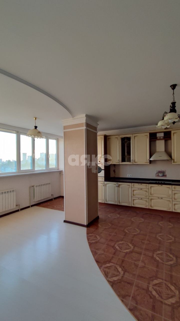 Фото №1: 4-комнатная квартира 121 м² - Волгоград, Центральный, ул. 7-й Гвардейской, 12А