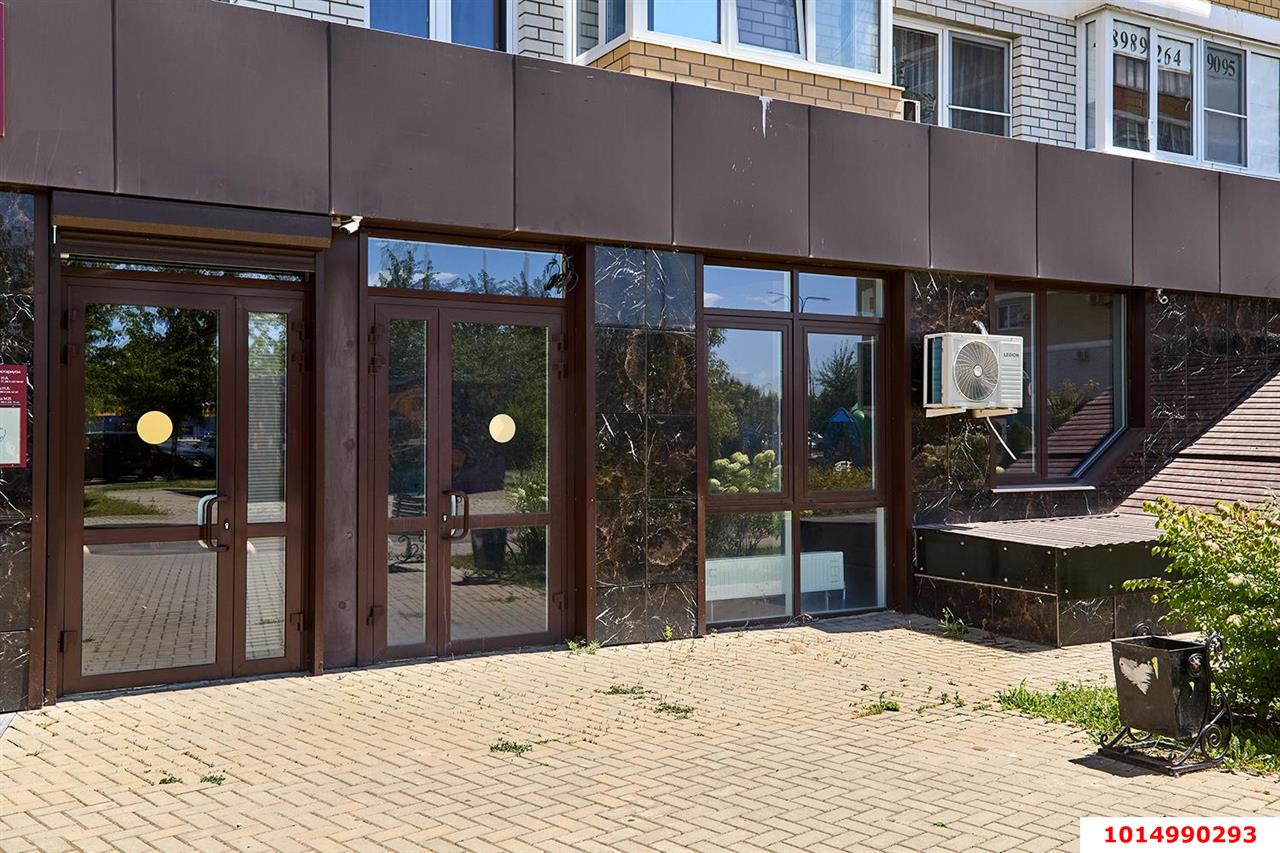 Фото №2: Торговое помещение 85 м² - Краснодар, Светлоград, ул. Красных Партизан, 1/4к4