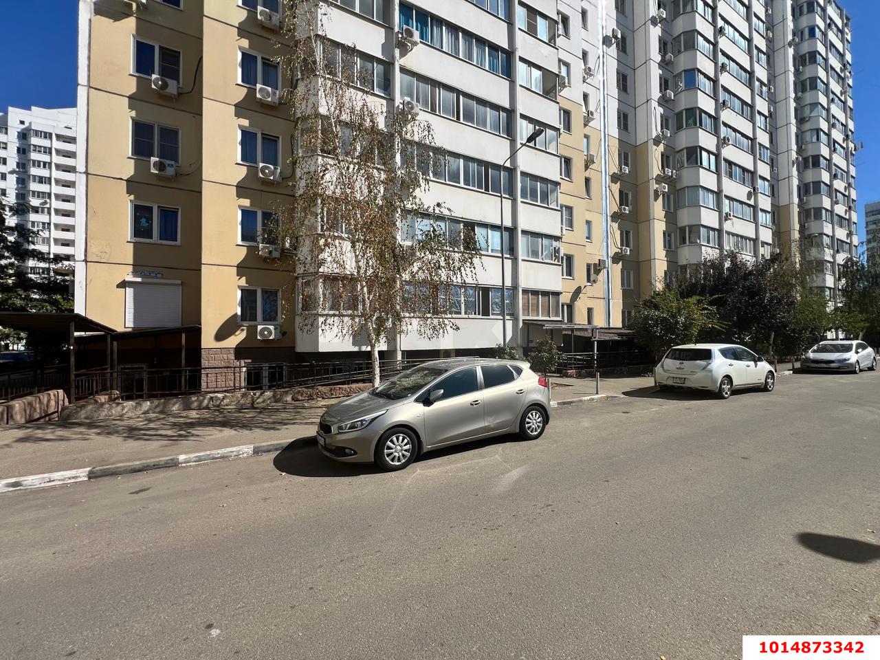 Фото №1: Торговое помещение <span class="whitespace-nowrap">64 м²</span>, <span class="whitespace-nowrap">14 эт.</span> - Краснодар, Прикубанский внутригородской округ, мкр. Московский, ул. им. Артюшкова В.Д., 15