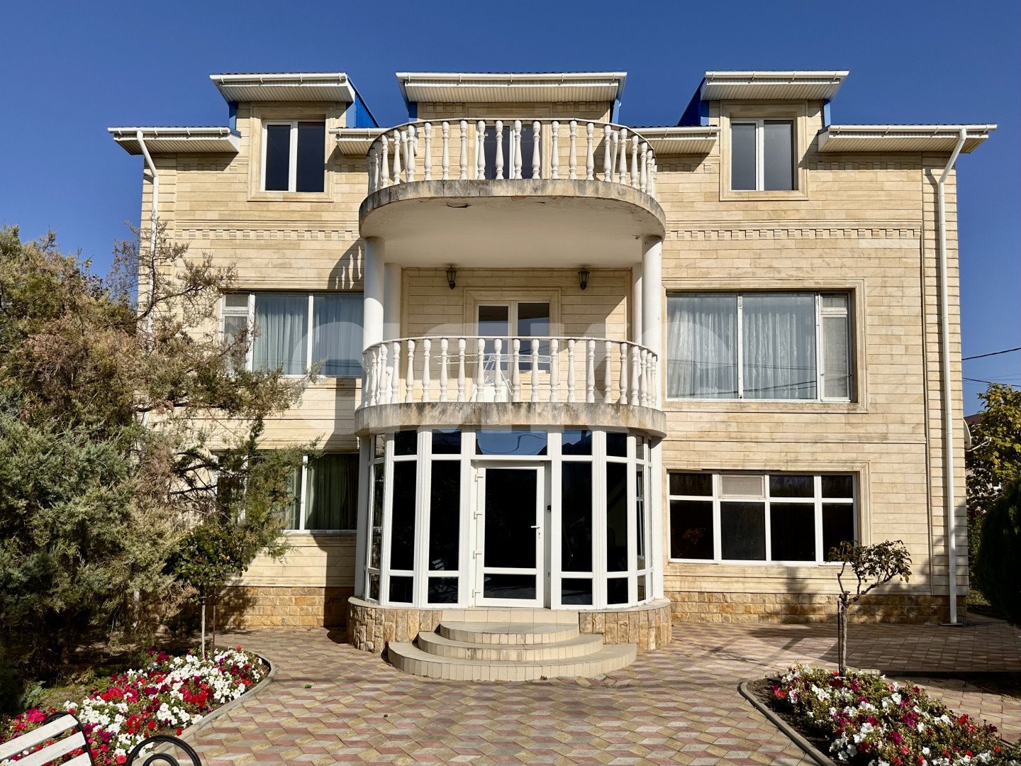 Фото №1: Дом 371 м² + 9 сот. - Супсех, ул. Цветочная, 1