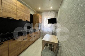 Фото №1: 4-комнатная квартира 75 м² - Нижнекамск, мкр. 9-й, пр-кт Вахитова, 19А