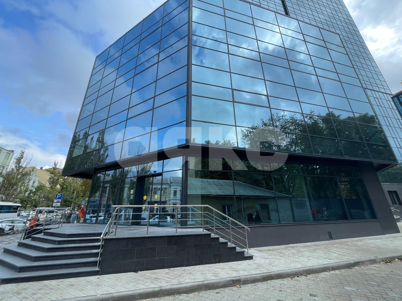 Фото №1: Коммерция 350 м² - Ростов-на-Дону, Ленинский, ул. Красноармейская, 152