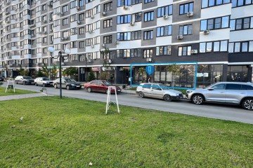 Фото №1: Торговое помещение 76 м² - Краснодар, мкр. жилой комплекс Дружный-2, б-р Адмиралтейский, 3к3