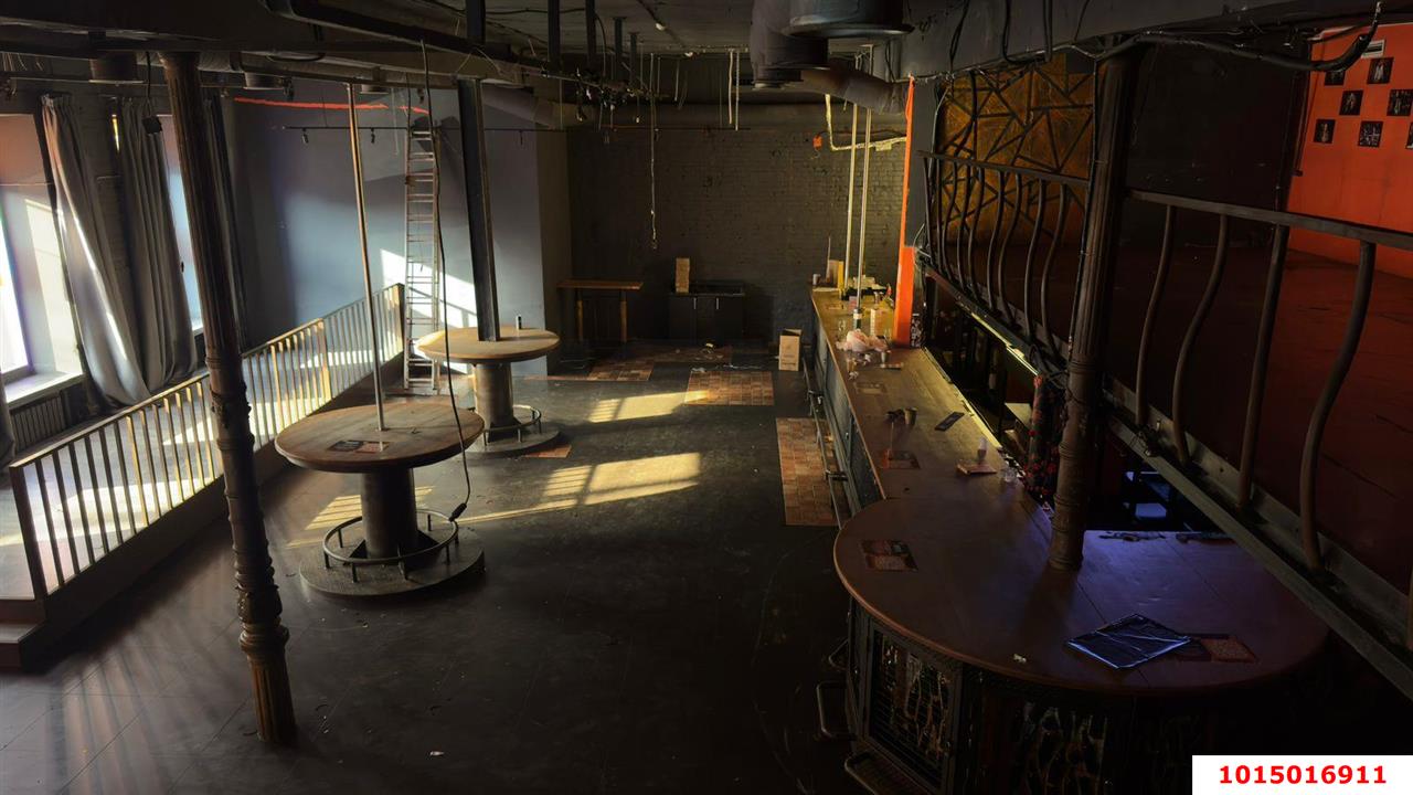 Фото №3: Торговое помещение 300 м² - Краснодар, Центральный, ул. Красноармейская, 64/1