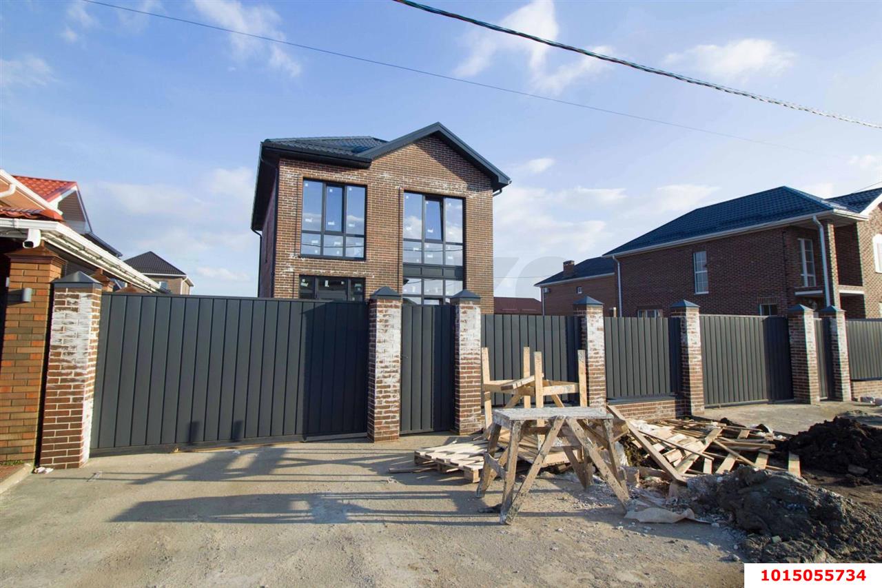 Фото №1: Дом 140 м² + 4.04 сот. - Новотитаровская, ул. Краснодарская, 104