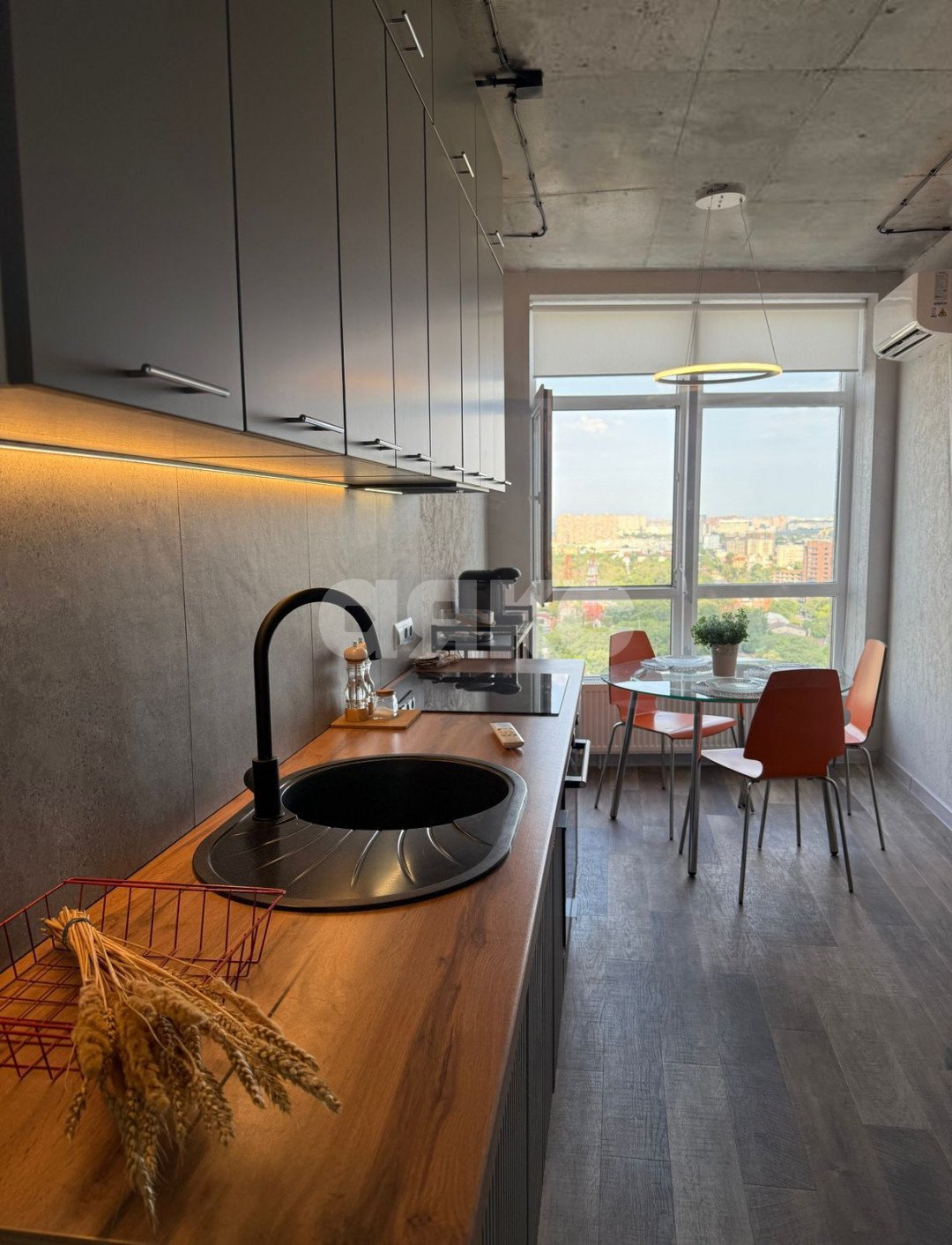 Фото №1: 1-комнатная квартира 43 м² - Ростов-на-Дону, Кировский, ул. Красноармейская, 157