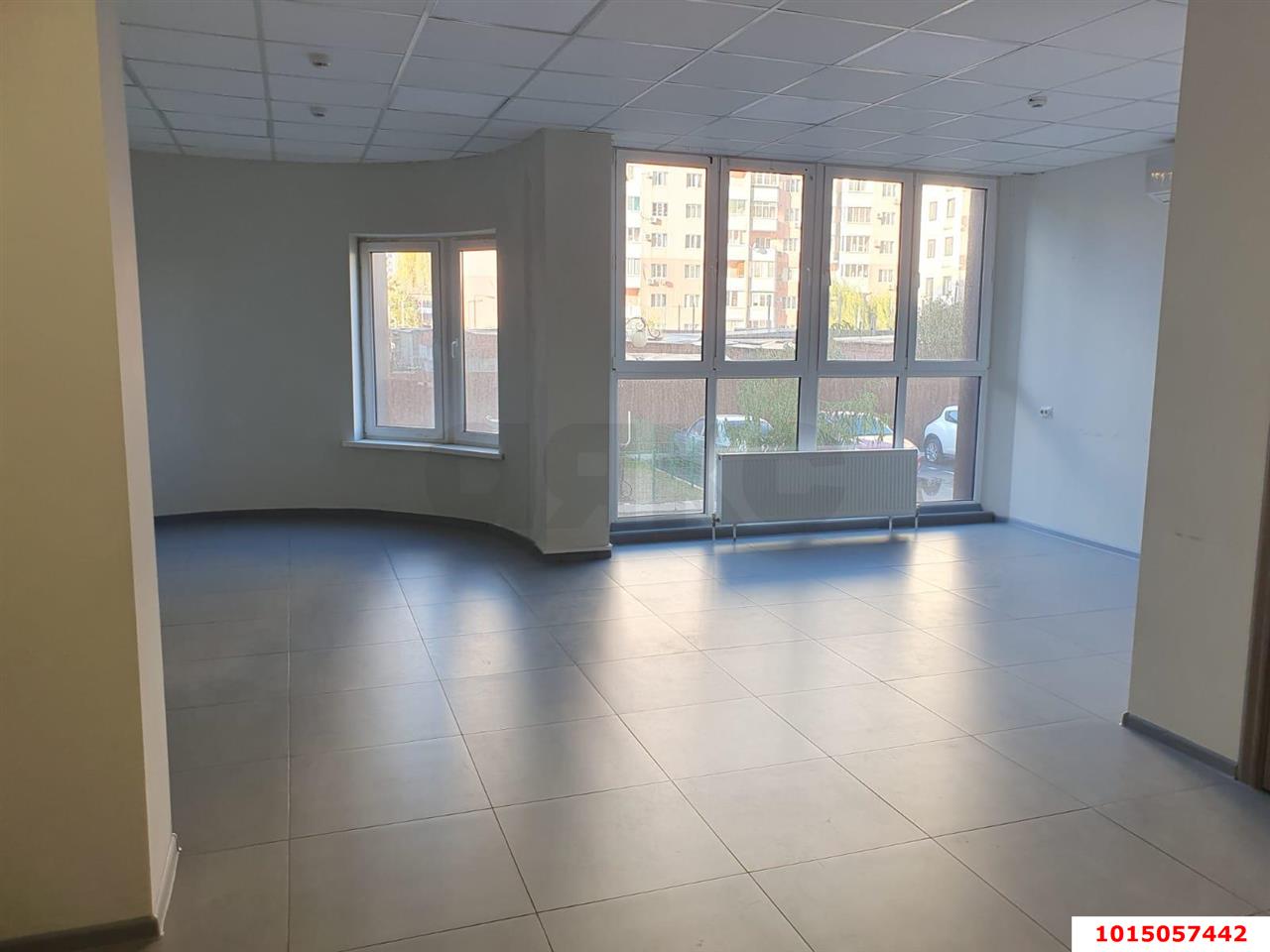 Фото №3: Торговое помещение 90 м² - Краснодар, ЖК Барселона, ул. имени 40-летия Победы, 97