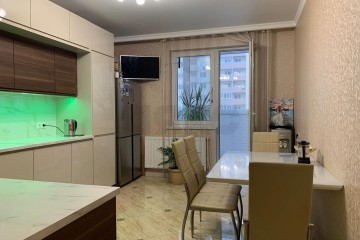 Фото №1: 1-комнатная квартира 47 м² - Краснодар, мкр. Камвольно-суконный Комбинат, ул. Магистральная, 11к3