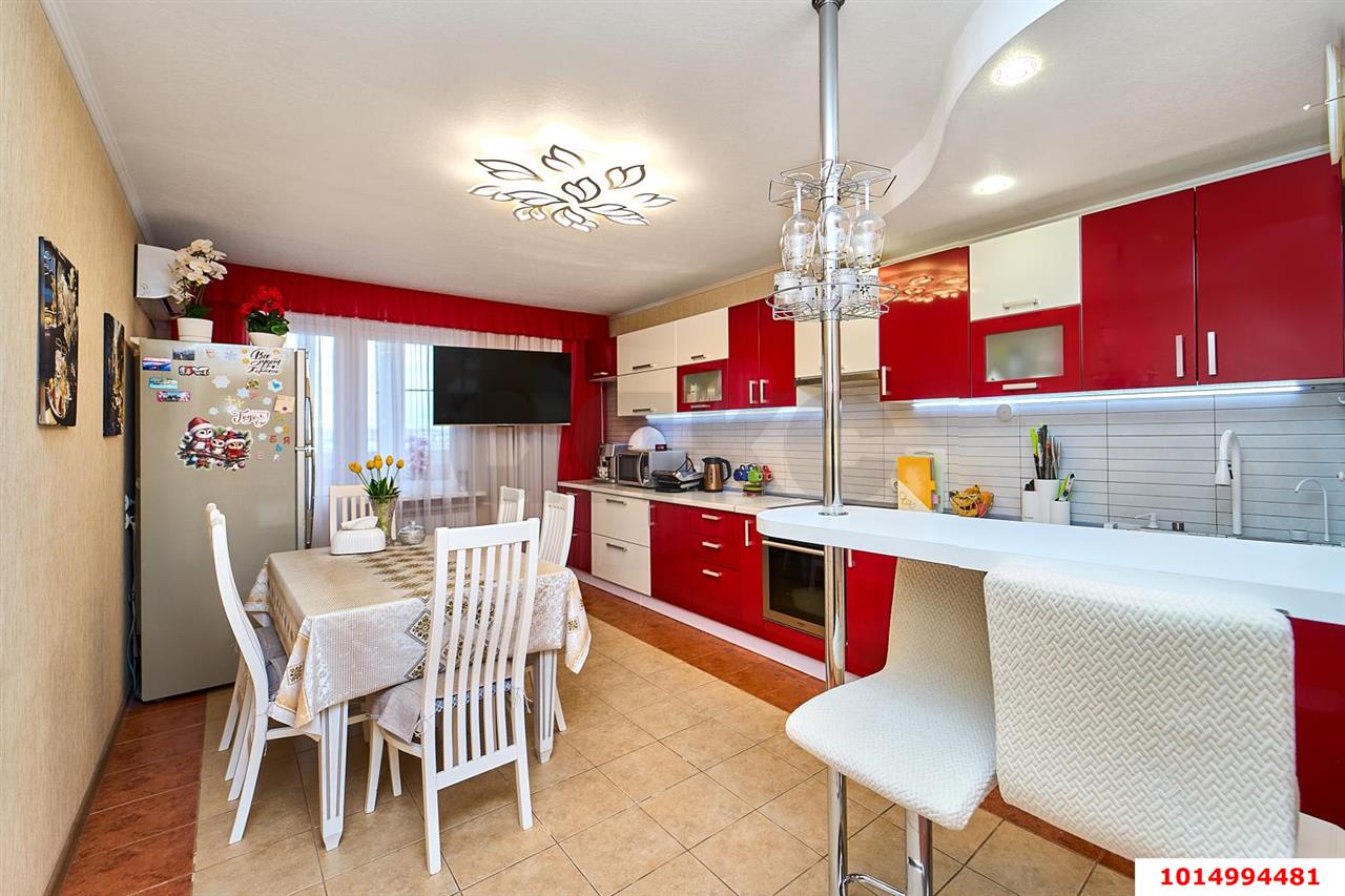 Фото №1: 3-комнатная квартира 101 м² - Краснодар, Центральный внутригородской округ, жилой комплекс имени Чехова, мкр. Дубинка, ул. имени Чехова, 4