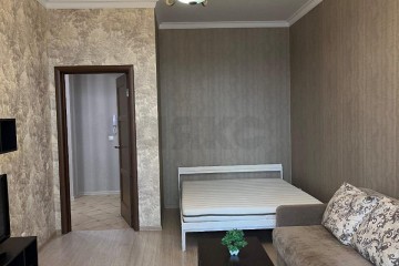 Фото №1: 1-комнатная квартира 45 м² - Краснодар, мкр. Солнечный, ул. Казбекская, 17