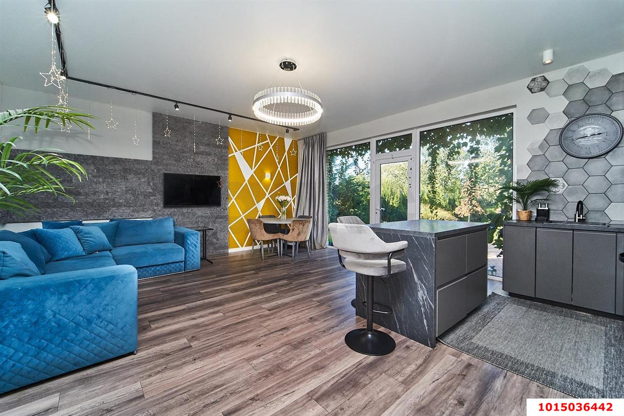 Фото №1: Дом 217 м² + 20 сот. - Новотитаровская, ул. Заречная, 116