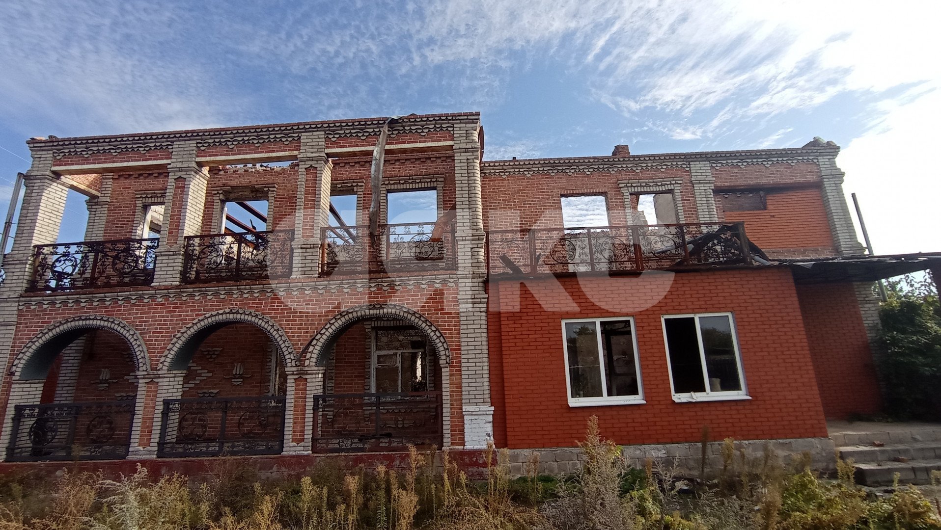 Фото №2: Дом 237 м² + 4.8 сот. - Мариуполь, Моряков, ул. Благоева, 38А