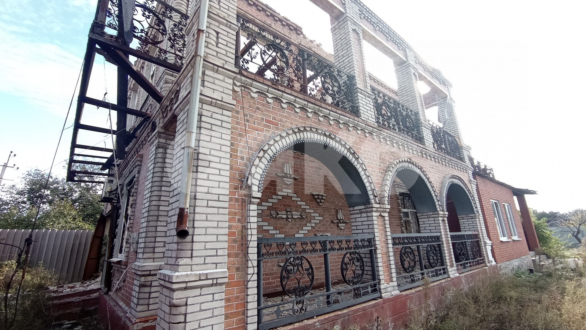 Фото №4: Дом 237 м² + 4.8 сот. - Мариуполь, Моряков, ул. Благоева, 38А