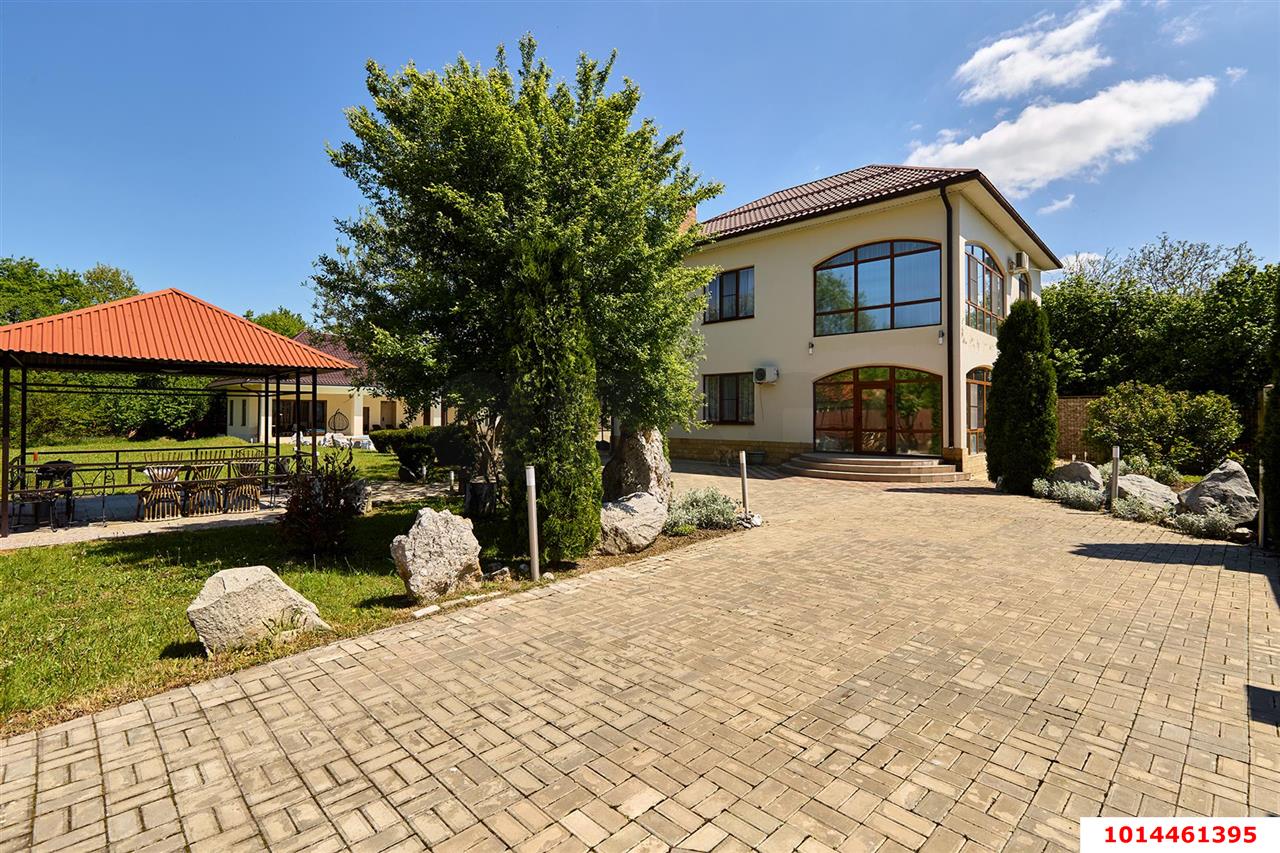 Фото №1: Дом 200 м² + 20 сот. - Ставропольская, ул. 50-летия ВЛКСМ, 66