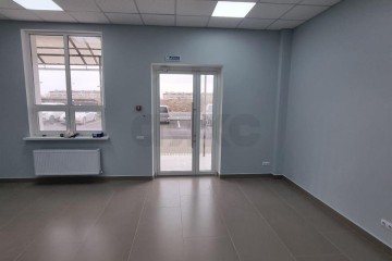 Фото №2: Торговое помещение 38 м² - Краснодар, мкр. жилой комплекс Краски, ул. Краеведа Соловьёва, 6к7