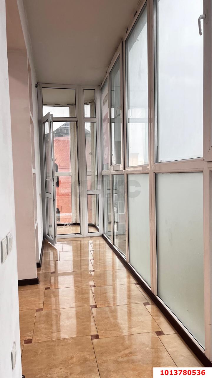 Фото №3: 2-комнатная квартира 86 м² - Краснодар, Прикубанский внутригородской округ, имени Петра Метальникова, мкр. Завод Радиоизмерительных Приборов, ул. Защитников Отечества, 5