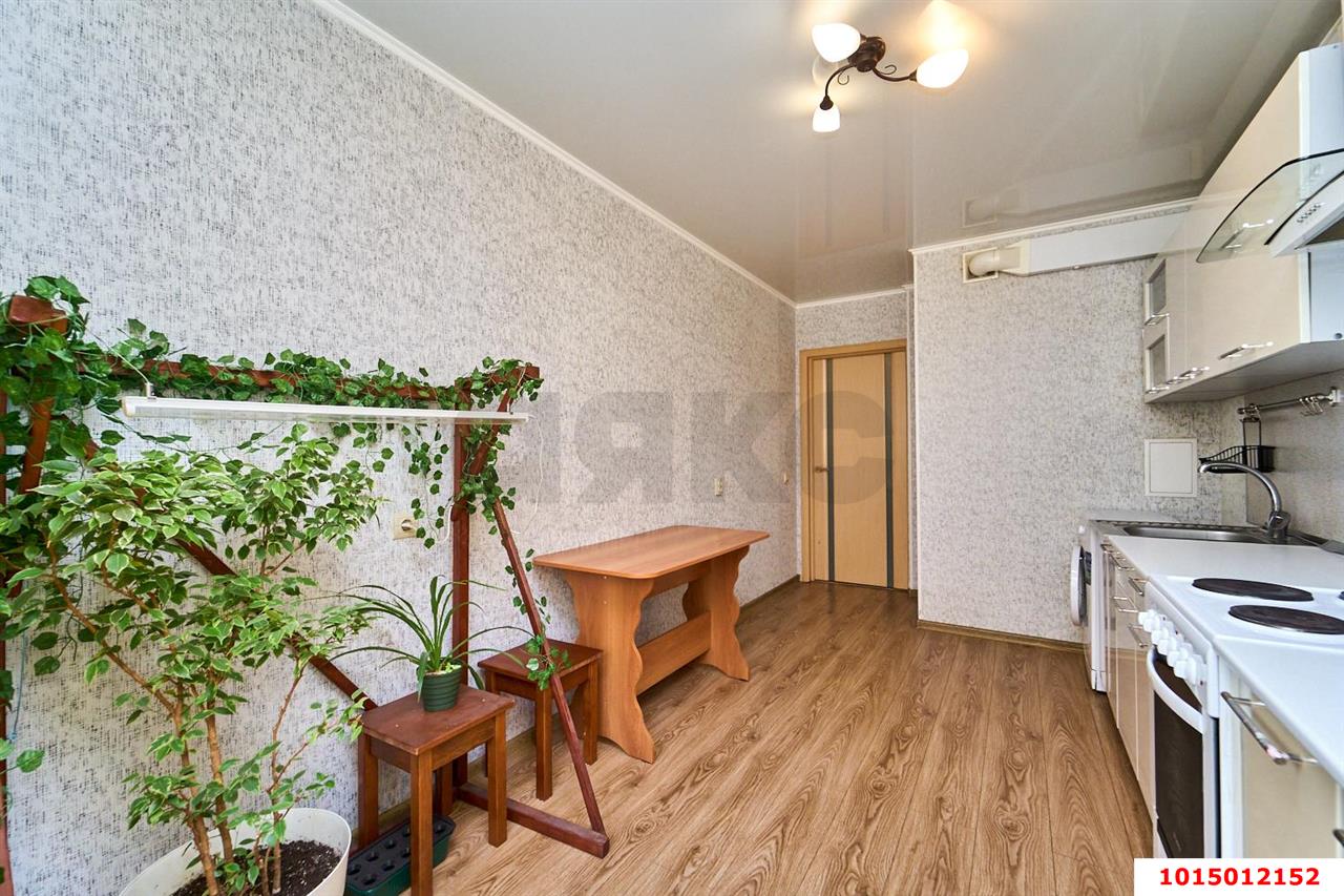 Фото №4: 1-комнатная квартира <span class="whitespace-nowrap">48 м²</span>, <span class="whitespace-nowrap">7/18 эт.</span> - Краснодар, Прикубанский внутригородской округ, Музыкальный, ЖК Времена Года, мкр. имени Петра Метальникова, ул. Петра Метальникова, 5к3