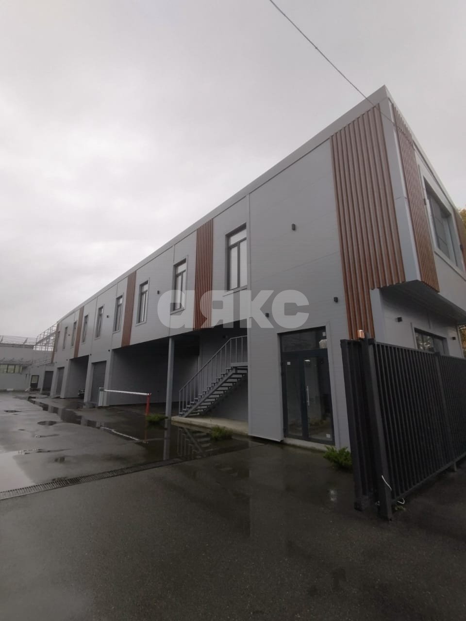 Фото №1: Коммерция 170 м² - Майкоп, Дружба, ул. Кубанская, 243А/1