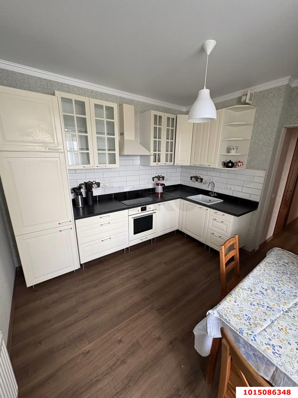 Фото №1: 2-комнатная квартира 70 м² - Краснодар, имени Маршала Жукова, ул. Александра Покрышкина, 2/2