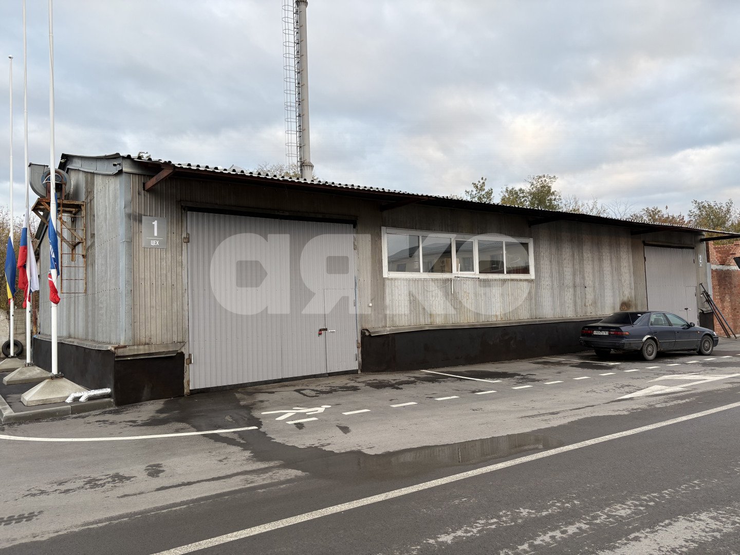 Фото №2: Коммерция 300 м² - Ростов-на-Дону, Октябрьский, ул. Оганова, 37