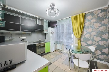 Фото №1: 2-комнатная квартира 56 м² - Краснодар, мкр. Юбилейный, пр-кт Чекистов, 40