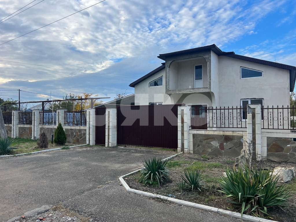 Фото №1: Дом 215 м² + 10 сот. - Отрадная, ул. Горького, 24