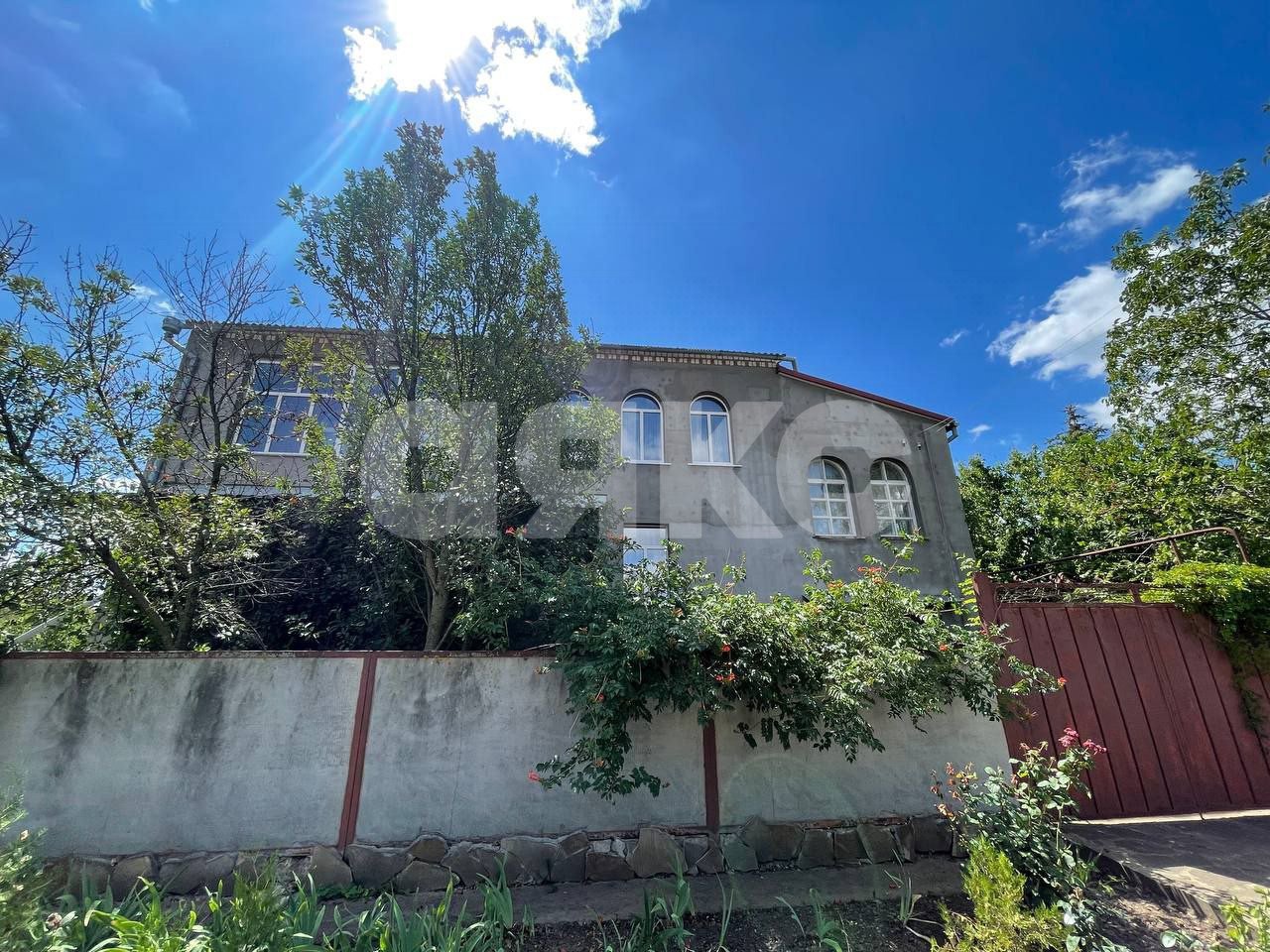 Фото №2: Дом 660 м² + 18 сот. - Луганск, квартал Видный, ул. Академика Вернадского, 15