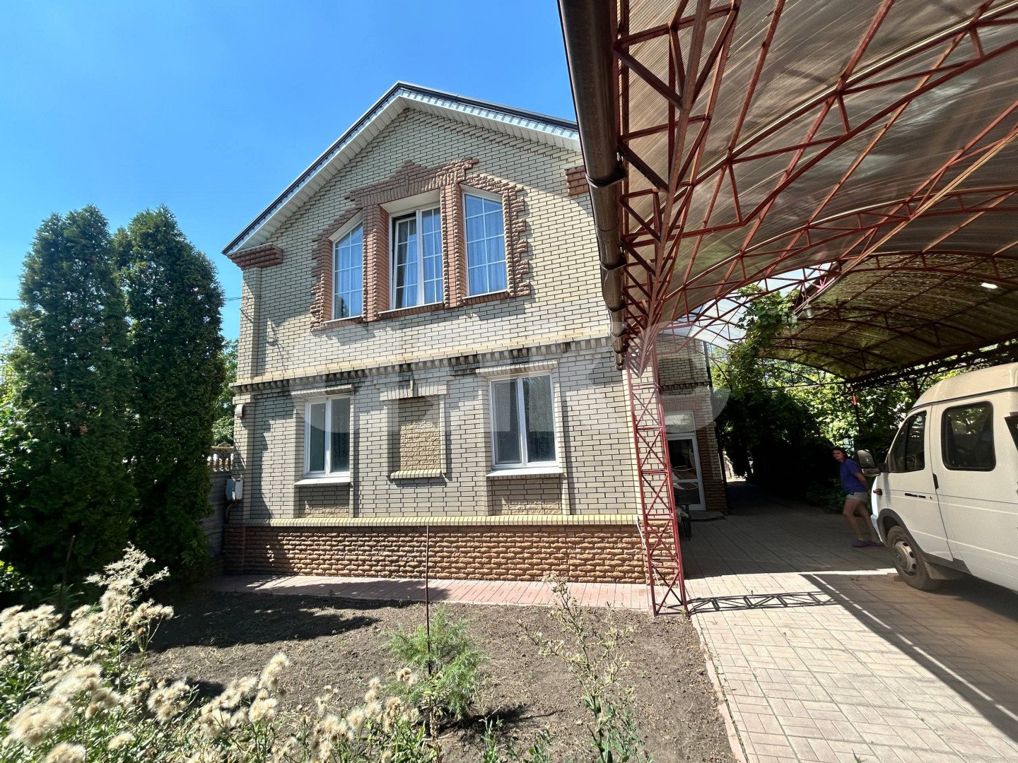 Фото №1: Дом 270 м² + 8 сот. - Луганск, Ленинский, ул. Аккумуляторная, 11