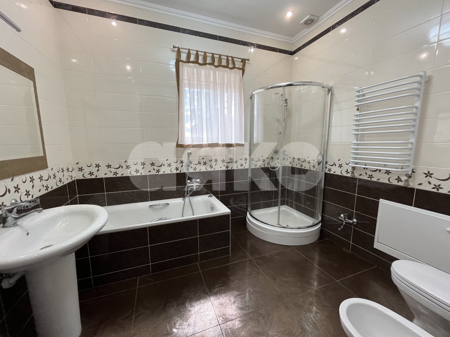 Фото №15: Дом 270 м² + 8 сот. - Луганск, Ленинский, ул. Аккумуляторная, 11