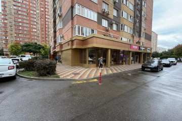 Фото №4: Торговое помещение 61 м² - Краснодар, мкр. 1-й квартал, ул. Домбайская, 61
