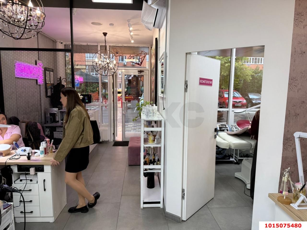 Фото №7: Коммерция 60 м² - Краснодар, ЖК Губернский, 1-й квартал, Прикубанский внутригородской округ, мкр. Губернский, ул. Домбайская, 61