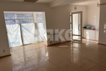 Фото №2: Коммерция 36 м² - Донецк, р. Киевский, ул. Университетская, 105