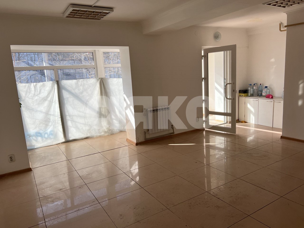 Фото №2: Коммерция 36 м² - Донецк, р. Киевский, ул. Университетская, 105