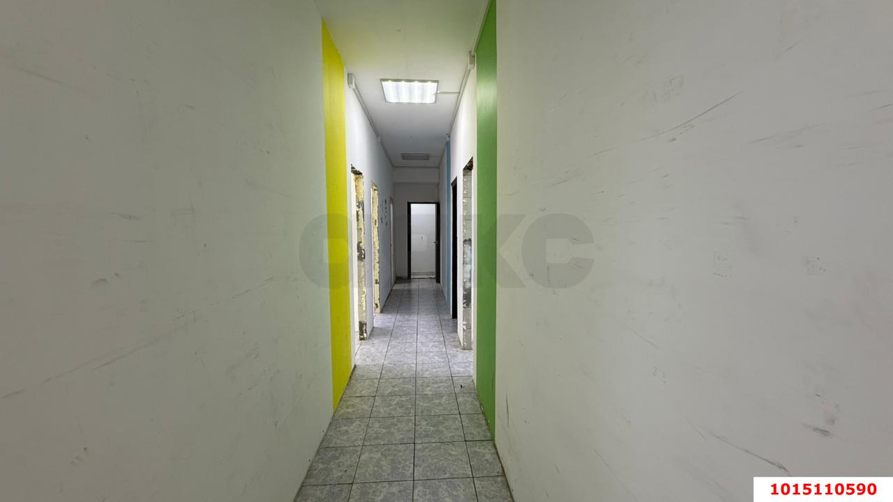 Фото №3: Торговое помещение <span class="whitespace-nowrap">111 м²</span>, <span class="whitespace-nowrap">2 эт.</span> - Краснодар, Прикубанский внутригородской округ, мкр. Восточно-Кругликовский, ул. Героев-Разведчиков, 23/1