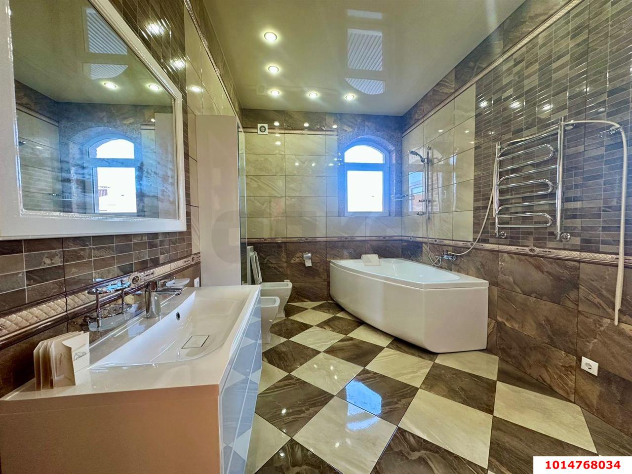 Фото №9: Дом 356 м² + 10 сот. - Краснодар, Прикубанский внутригородской округ, мкр. 2-я Площадка, ул. Генерала Мищенко, 19