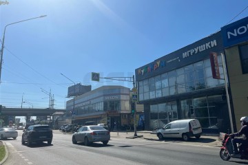 Фото №1: Торговое помещение 600 м² - Краснодар, мкр. Хлопчато-бумажный Комбинат, ул. Новороссийская, 7