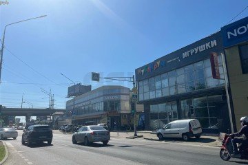 Фото №1: Торговое помещение 600 м² - Краснодар, мкр. Хлопчато-бумажный Комбинат, ул. Новороссийская, 7
